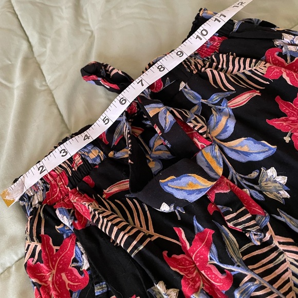 Xs tropical black wide leg capri, donating 10/10 - Picture 5 of 8